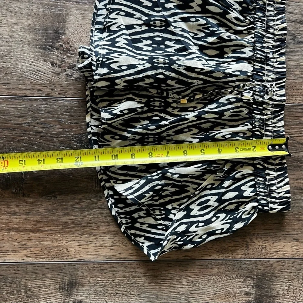 NWT Caffe Women’s Swim Shorts Coverup Black Cream Size Small